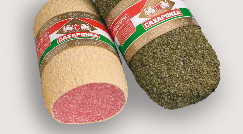 Tunnel-Salami mit Käse im grünen Pfeffermantel